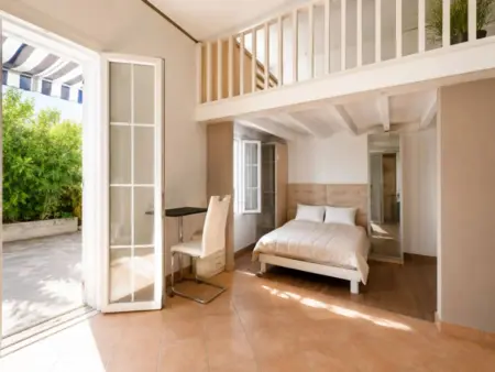 Location appartement à Cannes, Studio moderne Cannes centre 65 m² balcon