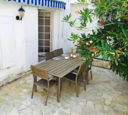 Studio moderne à Cannes centre, balcon et terrasse, clim : photo 15