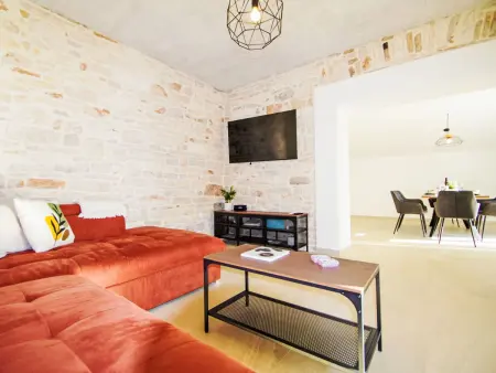 Poli Nona, maison mitoyenne rénovée à Valbandon : photo 2