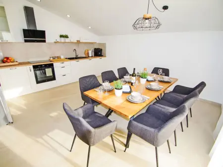 Poli Nona, maison mitoyenne rénovée à Valbandon : photo 3