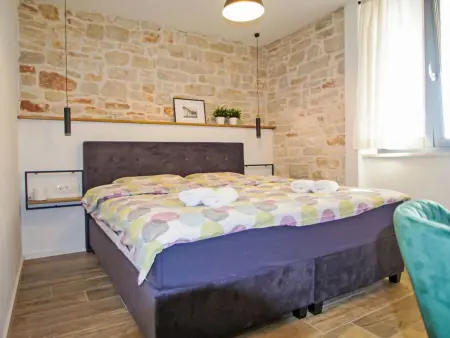Poli Nona, maison mitoyenne rénovée à Valbandon : photo 4