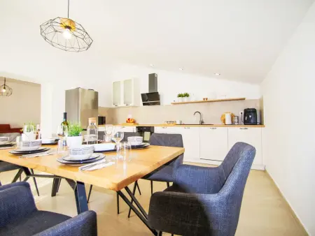Poli Nona, maison mitoyenne rénovée à Valbandon : photo 11