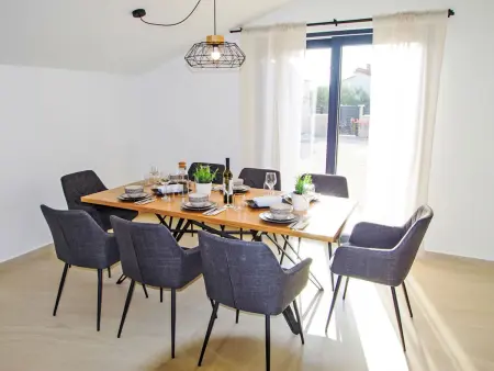 Poli Nona, maison mitoyenne rénovée à Valbandon : photo 12