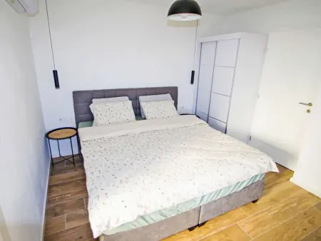 Poli Nona, maison mitoyenne rénovée à Valbandon : photo 15