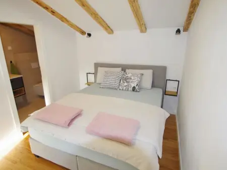 Poli Nona, maison mitoyenne rénovée à Valbandon : photo 20