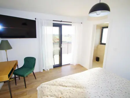 Poli Nona, maison mitoyenne rénovée à Valbandon : photo 21