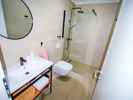Poli Nona, maison mitoyenne rénovée à Valbandon : photo 23