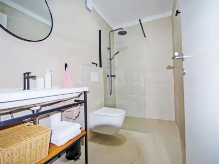 Poli Nona, maison mitoyenne rénovée à Valbandon : photo 24