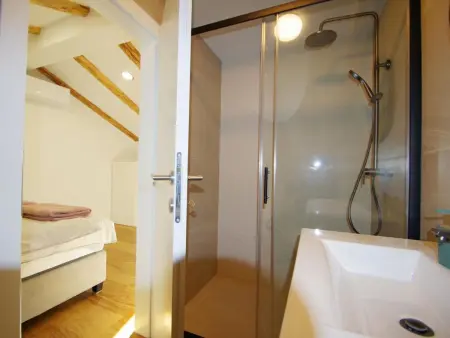 Poli Nona, maison mitoyenne rénovée à Valbandon : photo 27