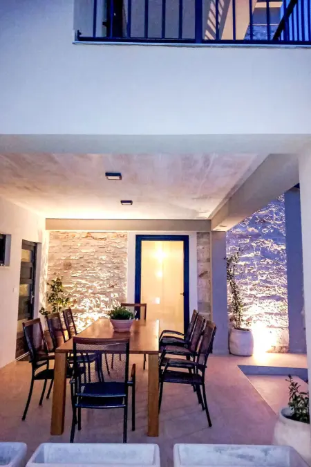 Poli Nona, maison mitoyenne rénovée à Valbandon : photo 29