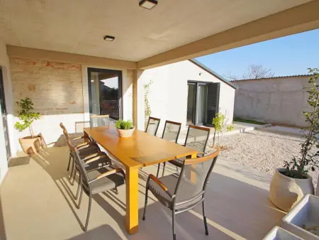 Poli Nona, maison mitoyenne rénovée à Valbandon : photo 35