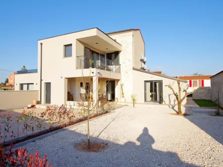 Poli Nona, maison mitoyenne rénovée à Valbandon : photo 46