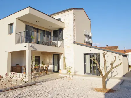Poli Nona, maison mitoyenne rénovée à Valbandon : photo 47