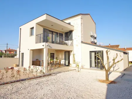 Poli Nona, maison mitoyenne rénovée à Valbandon : photo 48