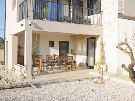 Poli Nona, maison mitoyenne rénovée à Valbandon : photo 49