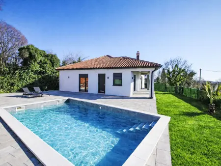 Charming 3-Bedroom Riviera, Villa 6 personnes à Nedescina : photo 1