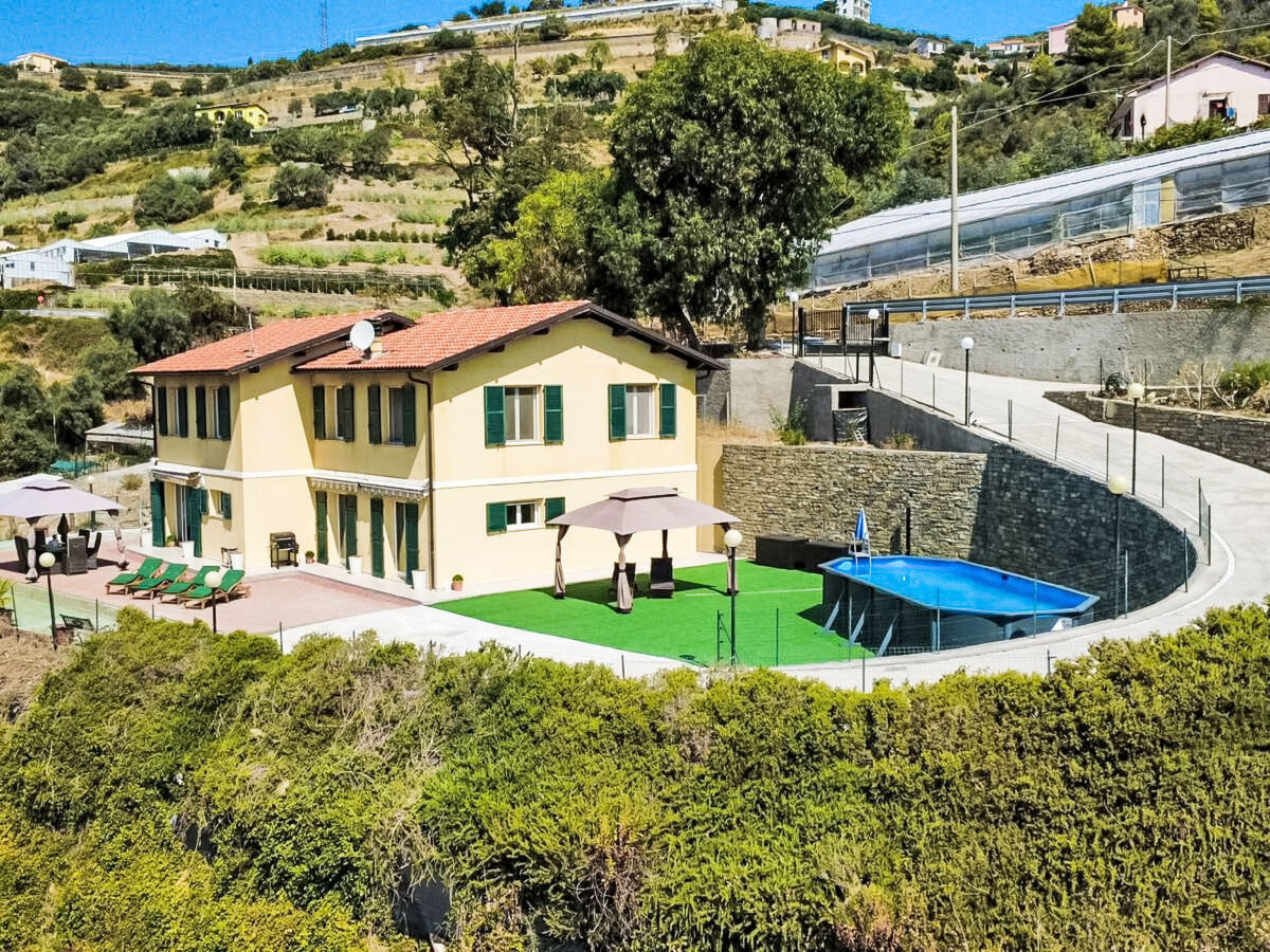 Villa Soleggiata – 8 pers, piscine & vue mer à Castellaro - Photo 1