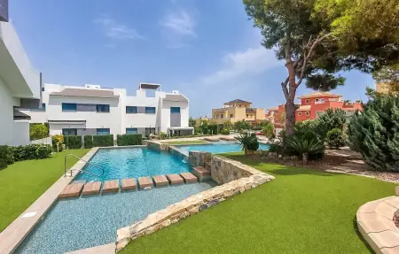 Appartement 3 chambres à Torrevieja, jardin privé et piscine à 80 m : photo 1