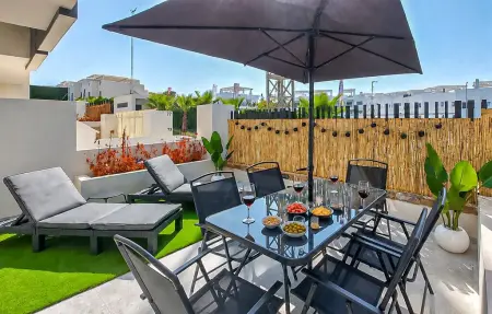 Appartement 3 chambres à Torrevieja, jardin privé et piscine à 80 m : photo 2