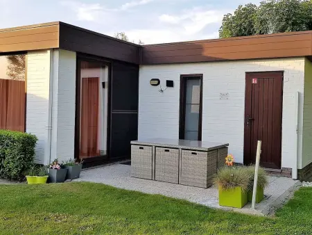 Ein Bungalow in einem Ferienpark, ganz in der Nähe vom Meer - Photo 28