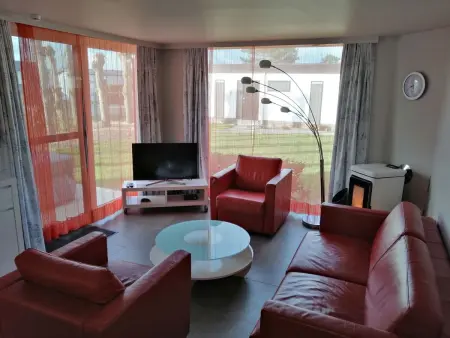 Ein Bungalow in einem Ferienpark, ganz in der Nähe vom Meer - Photo 35