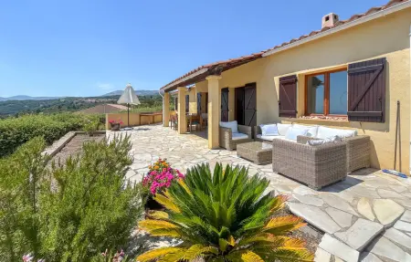 Maison provençale avec piscine privée près de Mons : photo 1