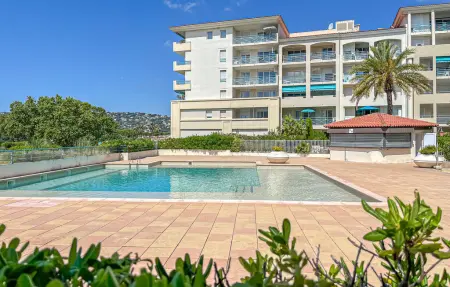 Location appartement à Antibes Les Pins, Les pins bleus