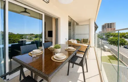 Appartement Sol y Mar à Torre La Sal : terrasse couverte et piscine : photo 1