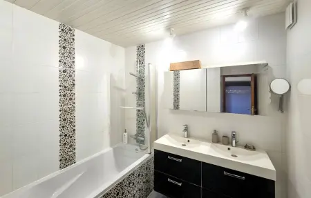Maison 5 chambres avec piscine privée à Charonville : photo 24