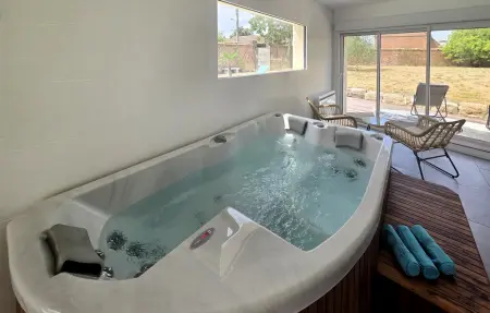 Maison 5 chambres avec piscine privée à Charonville : photo 26