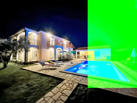 Villa Carina avec piscine privée à Poreč