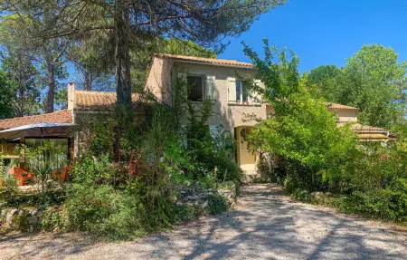 Location maison à Brignoles, Maison Mitoyenne avec piscine