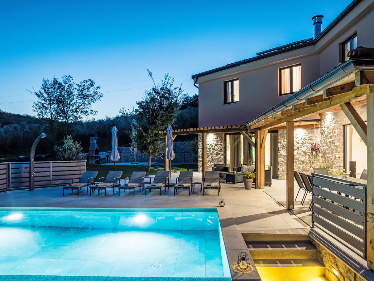 Villa Dominika à Motovun : 8 pers, piscine, vue montagnes - Photo 2