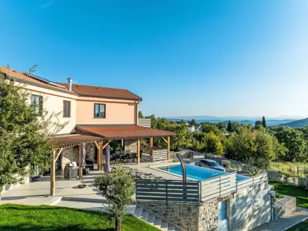 Villa Dominika à Motovun : 8 pers, piscine, vue montagnes