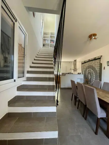 Appartement 80 m² vue mer, terrasse et jardin à Calvi : photo 4