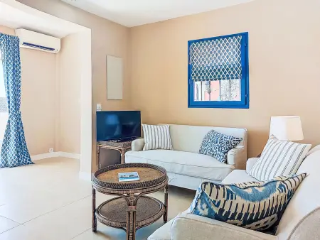 Appartement 2 pièces rénové à Grimaud, vue mer : photo 2