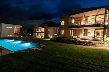 Maison bois massif Climate House avec piscine naturelle à Naturns : photo 2