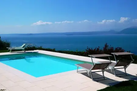 Appartement 2 pièces avec piscine et vue lac de Garde