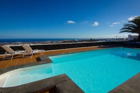 Villa la Vega à Tias : maison avec piscine et vue océan