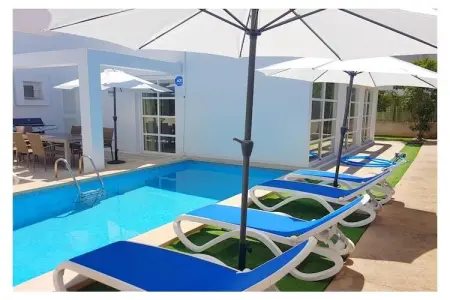 Maison blanche style Ibiza avec piscine à Can Picafort : photo 2