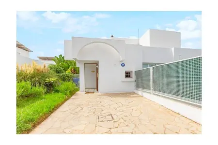 Maison blanche style Ibiza avec piscine à Can Picafort : photo 5