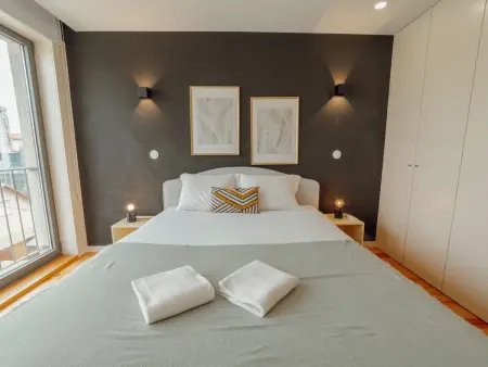 Appartement 2 pièces Porto, séjour avec lit gigogne : photo 2