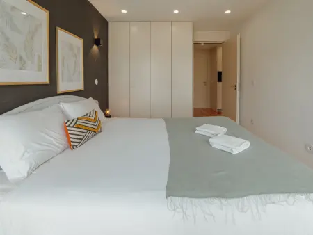 Appartement 2 pièces Porto, séjour avec lit gigogne : photo 10