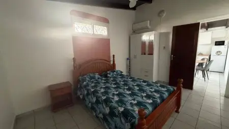 Appartement avec jardin clos et parking privé aux Abymes : photo 8