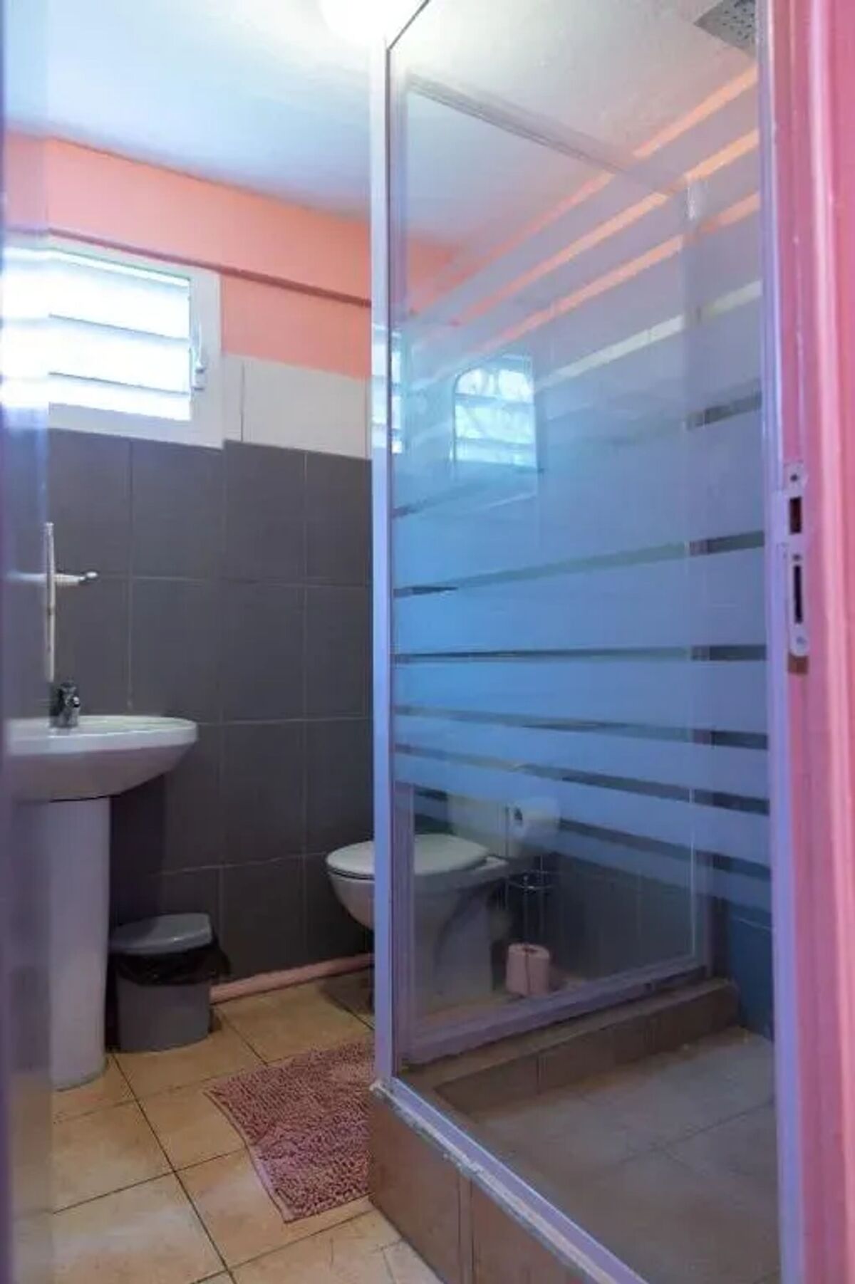 Maison 2 chambres Les Abymes, jardin clos et parking - Photo 7