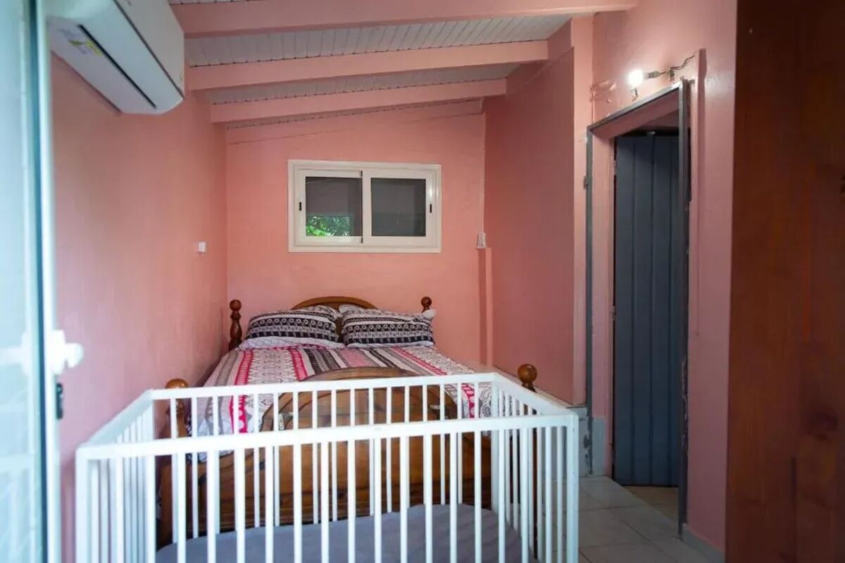 Maison 2 chambres Les Abymes, jardin clos et parking - Photo 11