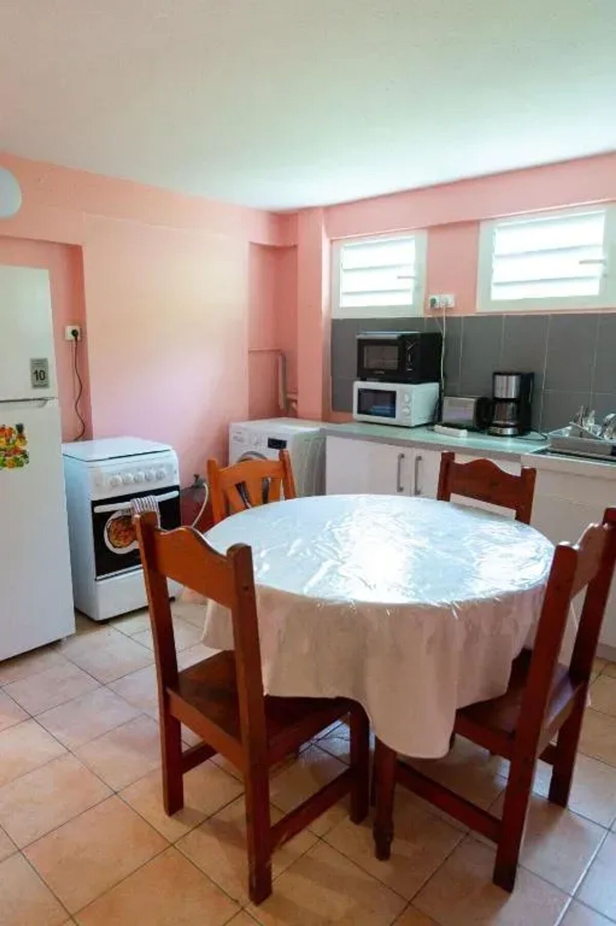 Maison 2 chambres Les Abymes, jardin clos et parking - Photo 17