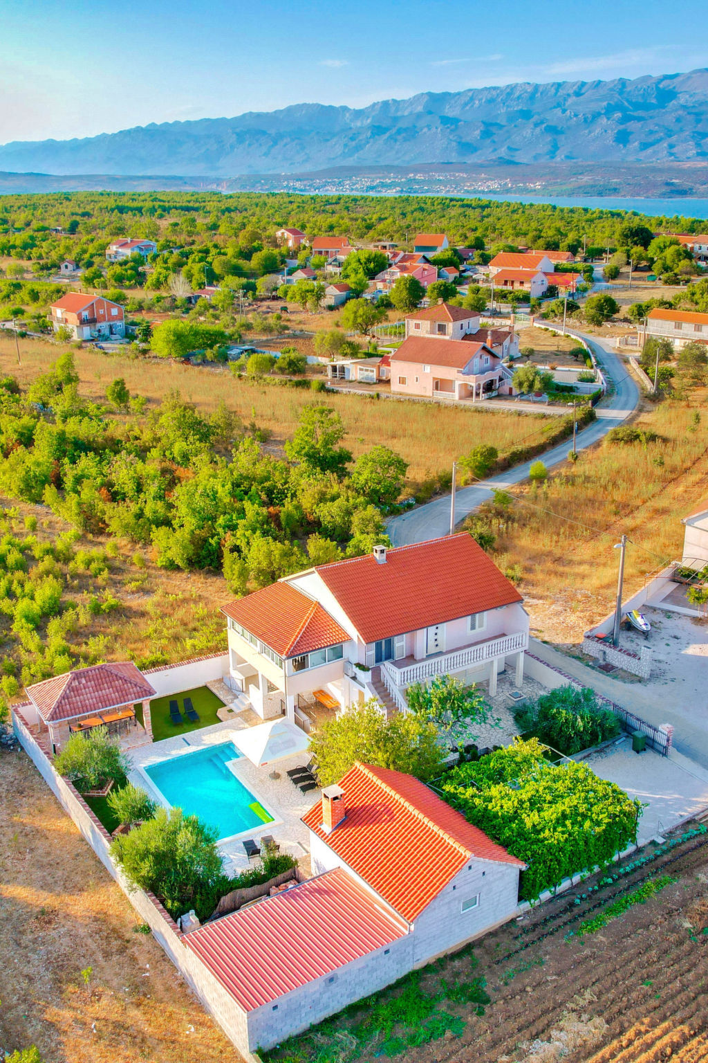 Holiday Home Dinko with pool – Maison 5 chambres - Photo 2