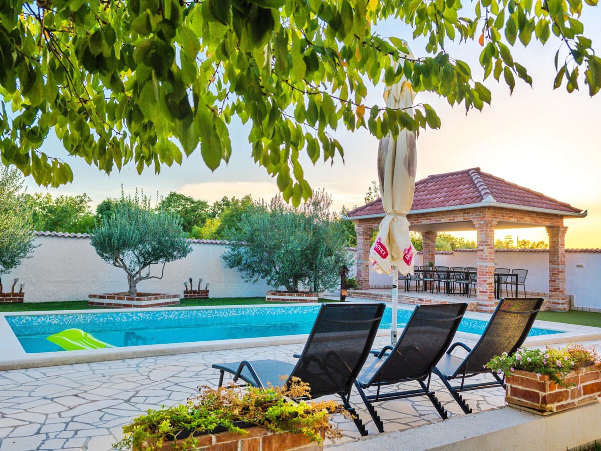 Holiday Home Dinko with pool – Maison 5 chambres - Photo 4