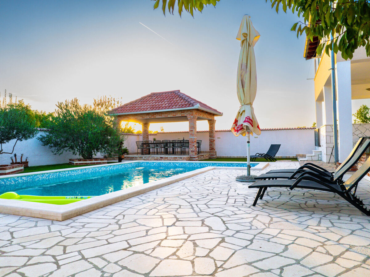 Holiday Home Dinko with pool – Maison 5 chambres - Photo 8